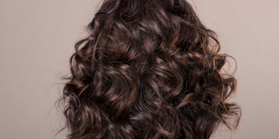 Shows curly hair created using a heatless hair curler, demonstrating how it enables effortless styling.