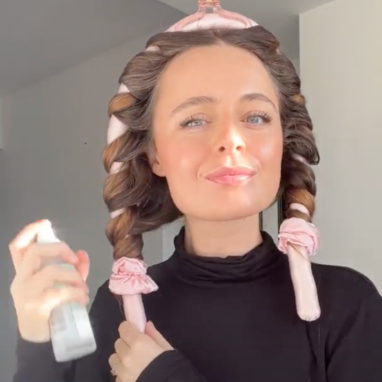 This short-hair style relies on a heatless hair curler tutorial for zero-damage looks.